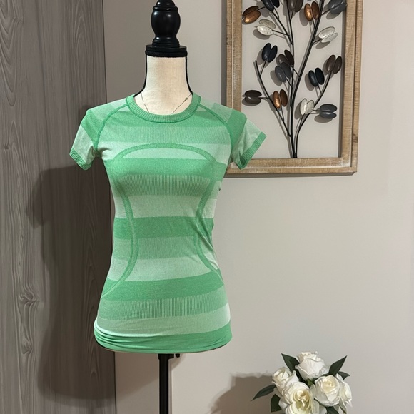 LULULEMON Run Swiftly Tech Short Sleeve Shirt Heathers Green Bean 4 - Picture 2 of 4